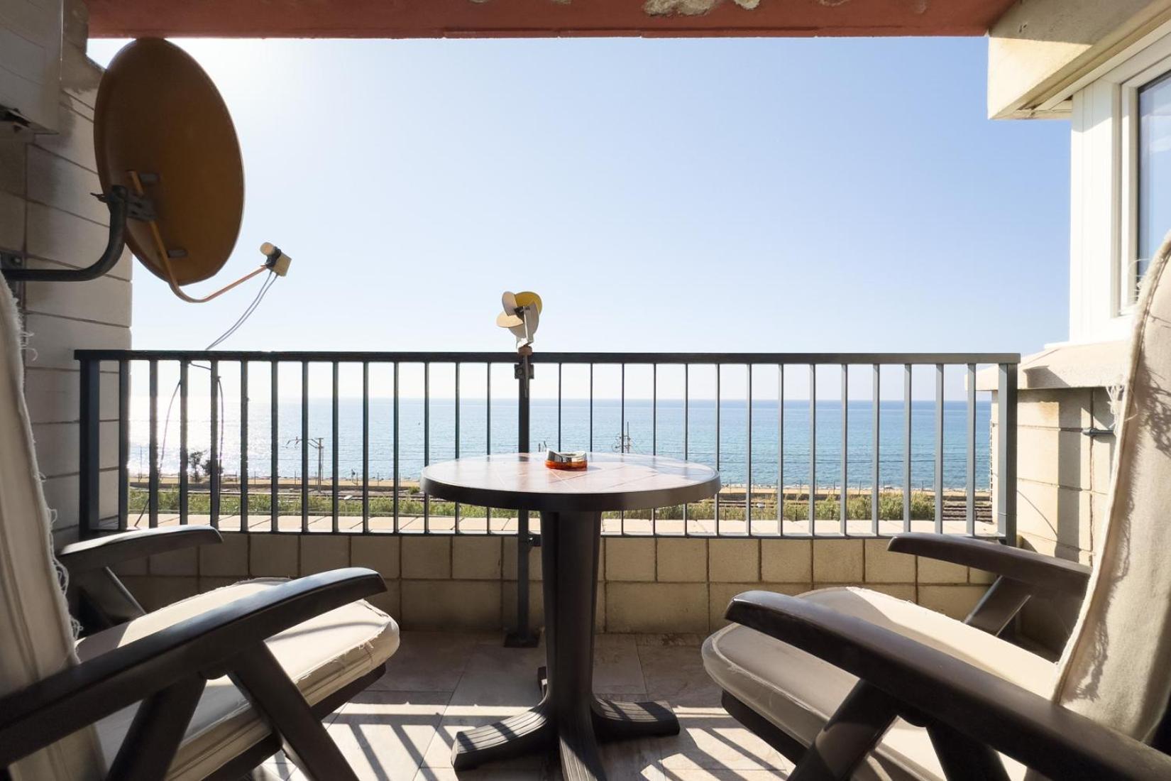Impresionante Apartamento Delante Del Mar Vilassar De Mar Eksteriør bilde